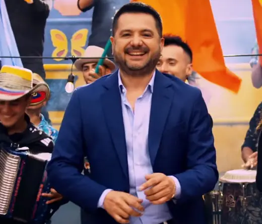 Jorge Rojas fusiona sonidos nuevos en El Punto Final, alegre cancin con un colorido video filmado en Colombia.